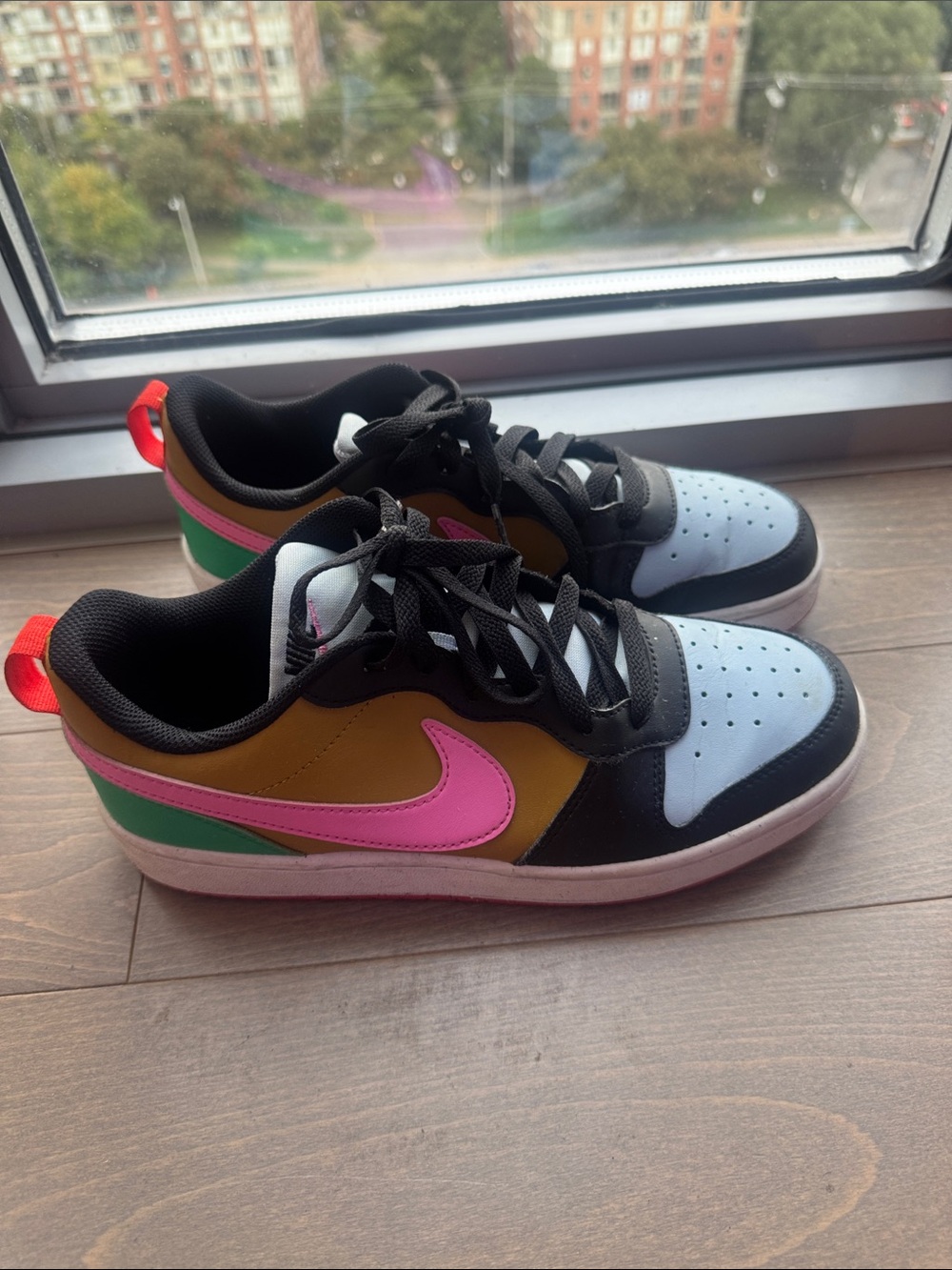 Nike Kids Low-Top Sneakers in Pink, Green, Black, White, Brown